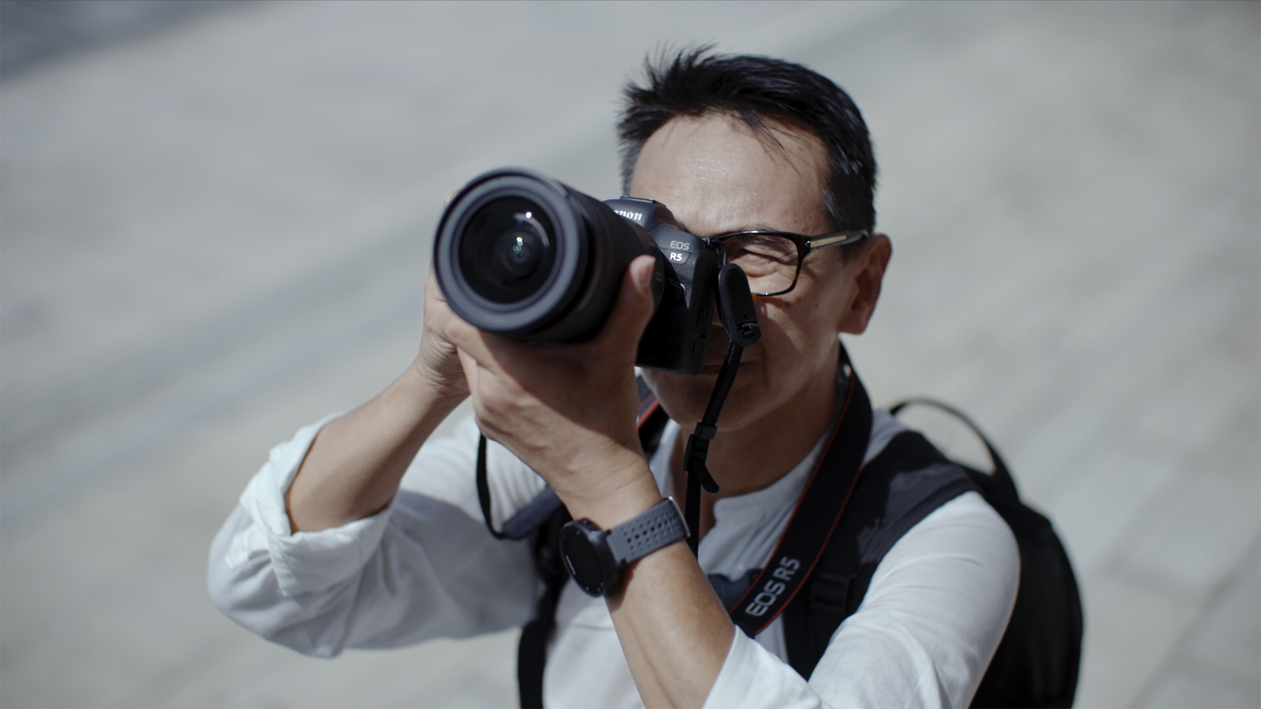 Architectural Photographer Jeffrey Wong shooting through the Canon EOS R5’s viewfinder]